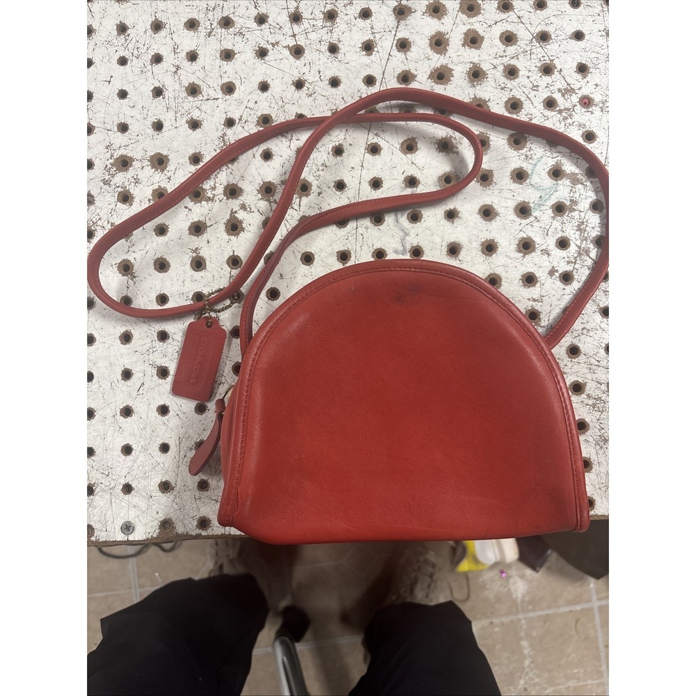 COACH Vintage Kimball 9911 Red Leather Crossbody Bag Round 90s USA Taco